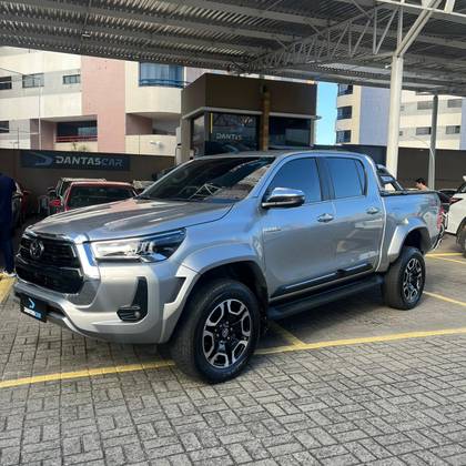 TOYOTA HILUX 2.8 D-4D TURBO DIESEL CD SRX PLUS 4X4 AUTOMÁTICO